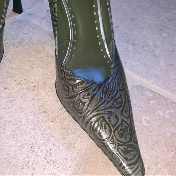 NWOT BCBGirls pointy pumps - Picture 3 of 11